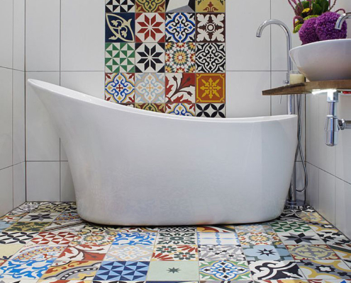 2018 bathroom trends bold flooring