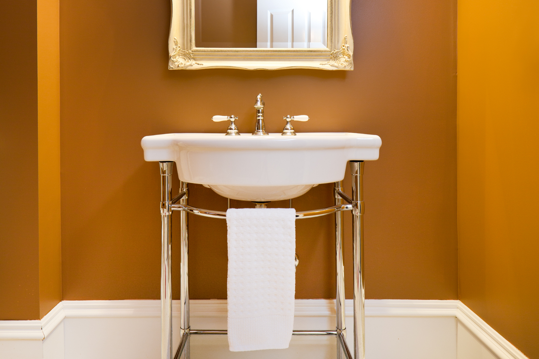 free standing basin bathroom trends